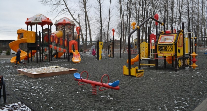 Plac zabaw, który powstał w Kosztowach w ramach jednej z poprzednich edycji MBO