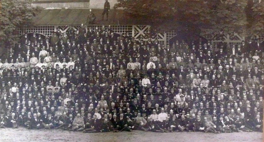 Zjazd założycielski Związku Floriańskiego, Warszawa, 8-10 września 1916 r. Uwagę zwraca objęcie kadrem kilkuset uczestników zjazdu