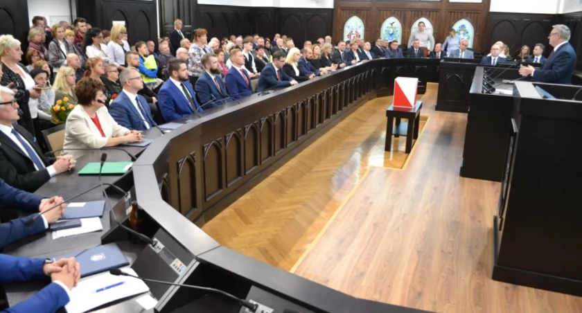 Listopad 2018, pierwsza sesja Rady Miasta Mysłowice IX kadencji. Już w kwietniu mieszkańcy wybiorą nową radę