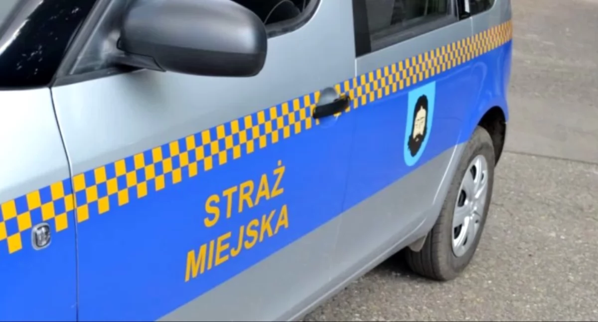NEWS, Strażnik miejski służbie ruszył ratunek rannej rowerzystce - zdjęcie, fotografia