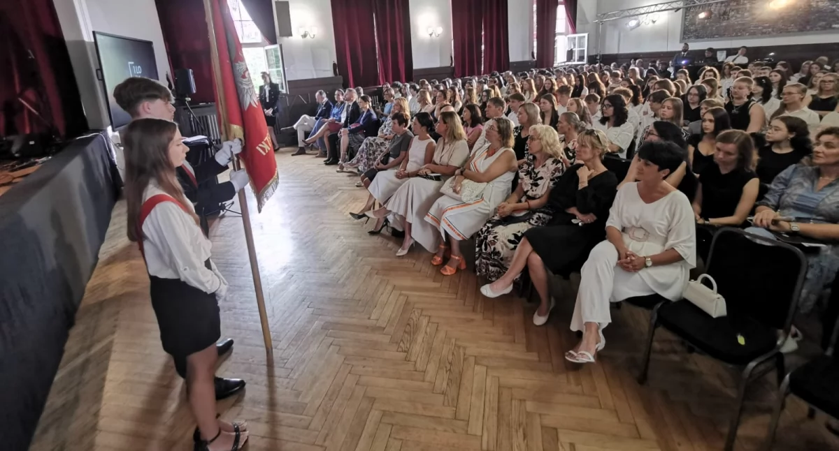 EDUKACJA, Kościuszko nowym wodzą nowej dyrektorki - zdjęcie, fotografia