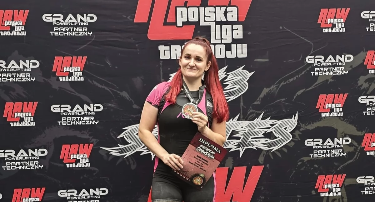NEWS, Policjantka która dźwiga ciężary zdobywa medale - zdjęcie, fotografia