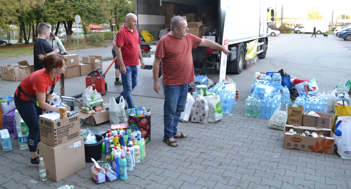 NEWS, Ciężarówka pełna darów powodzian wyruszyła Mysłowic - zdjęcie, fotografia