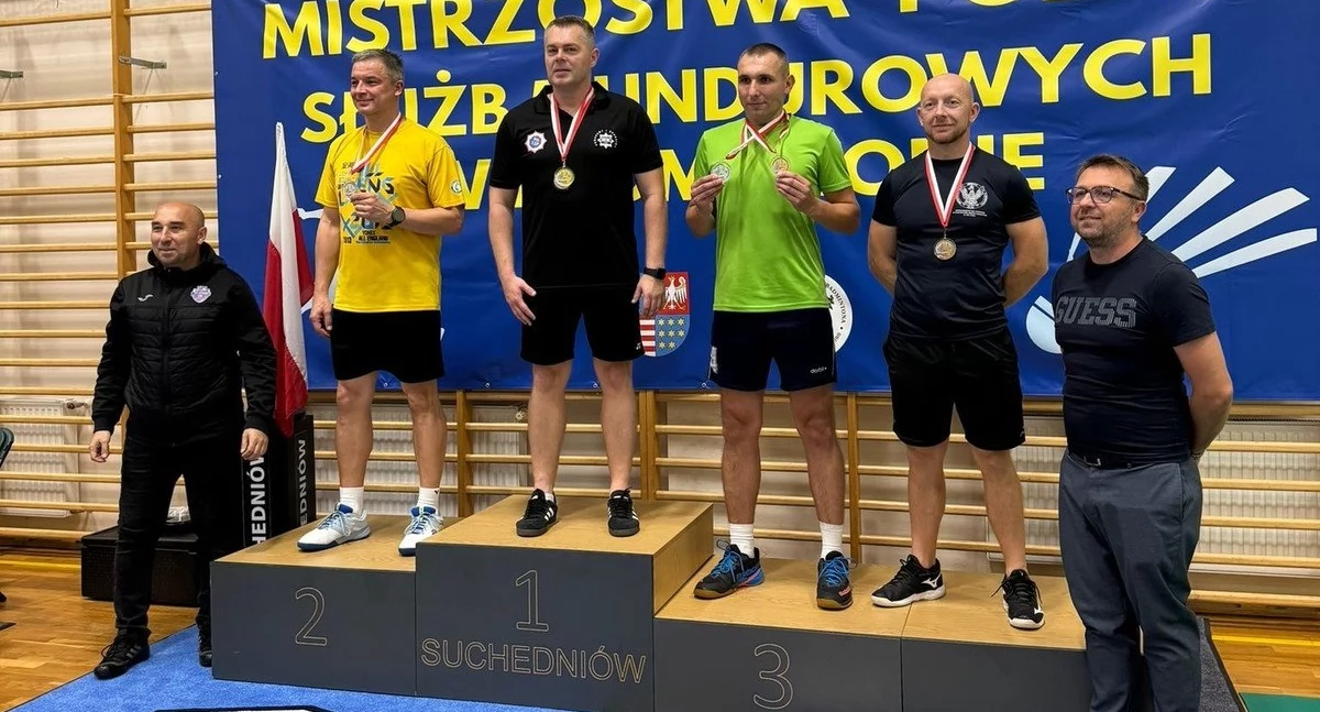 Inne sporty, Dzielnicowy Dariusz Opatrzyk mistrzem Polski służb mundurowych badmintonie - zdjęcie, fotografia