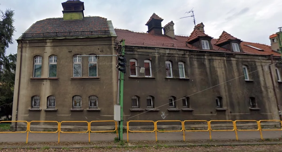 Budynek probostwa parafii św. Krzyża. Fot. Google Maps