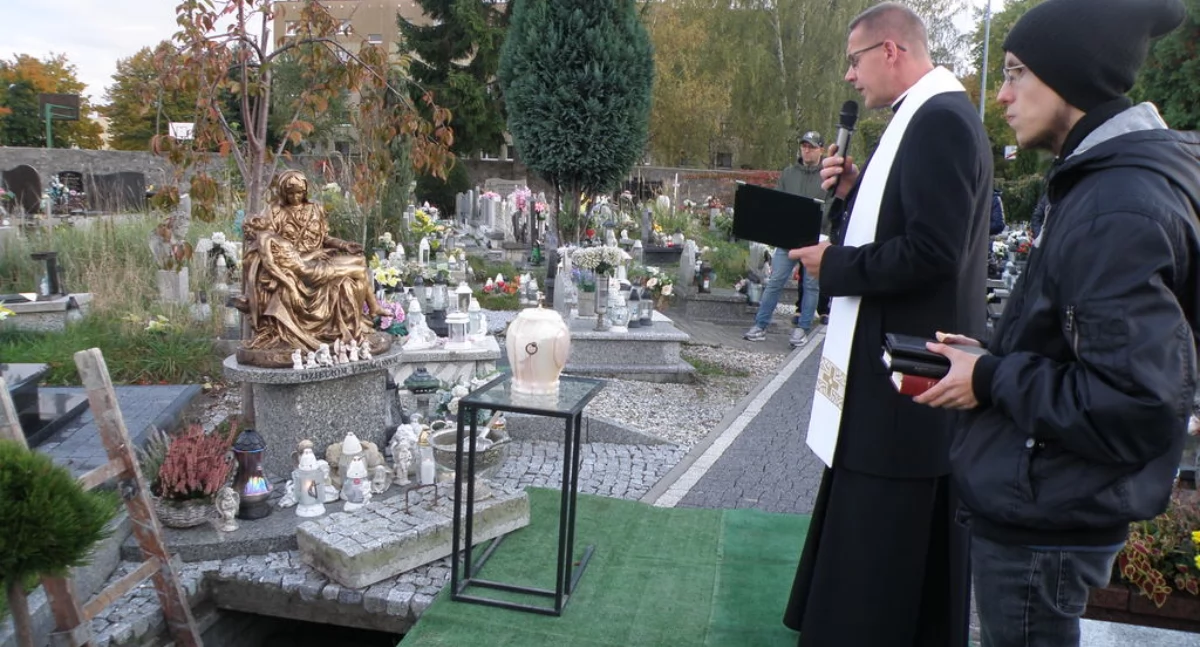 NEWS, prochami dzieci utraconych spoczęła grobie - zdjęcie, fotografia