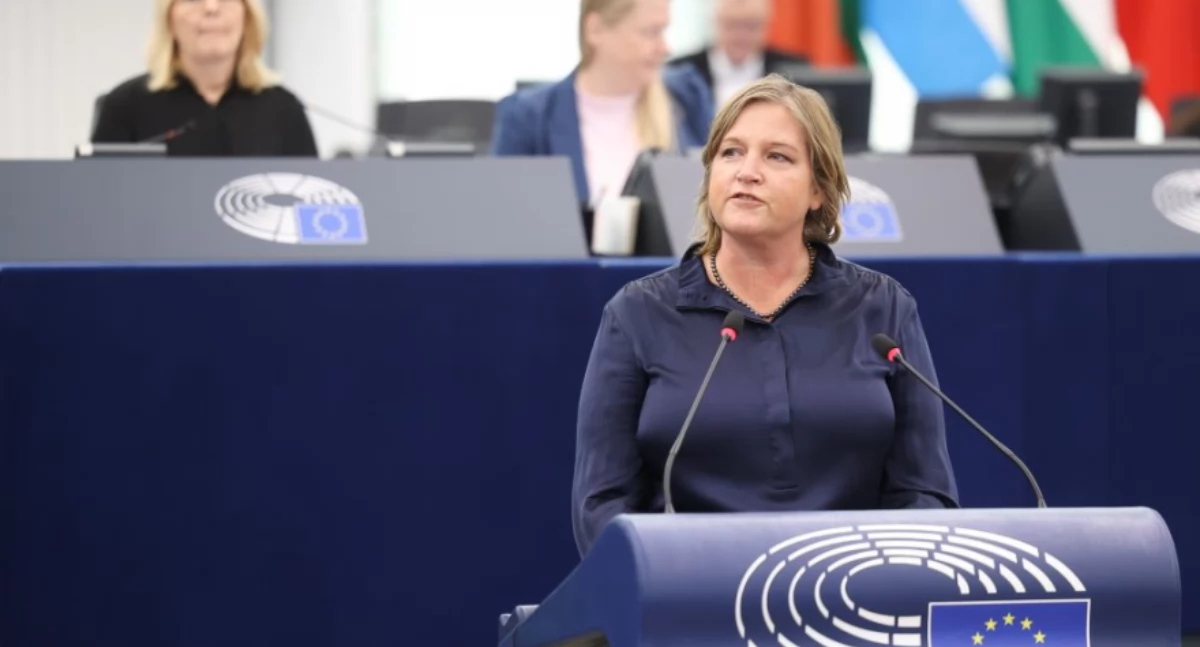POLITYKA, zatwierdził pożyczkę Ukrainy zabezpieczoną rosyjskimi aktywami - zdjęcie, fotografia