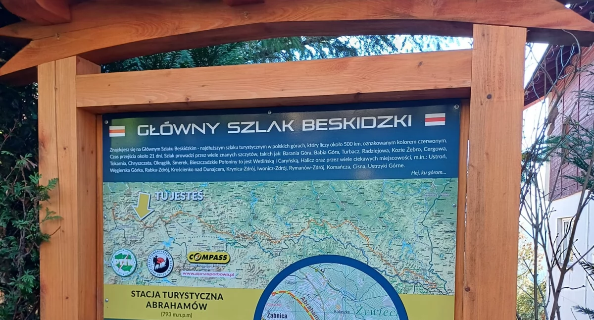 NEWS, zakończyło sezon wycieczką Głównym Szlaku Beskidzkim - zdjęcie, fotografia