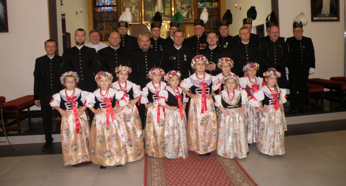 NEWS, Szwarne dziołszki zaśpiewały górników - zdjęcie, fotografia