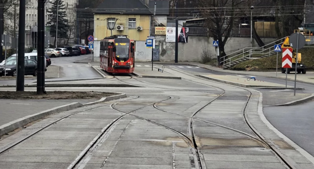 BIZNES I INWESTYCJE, Przebudowa torowiska tramwajowego firma zakończyła prace - zdjęcie, fotografia