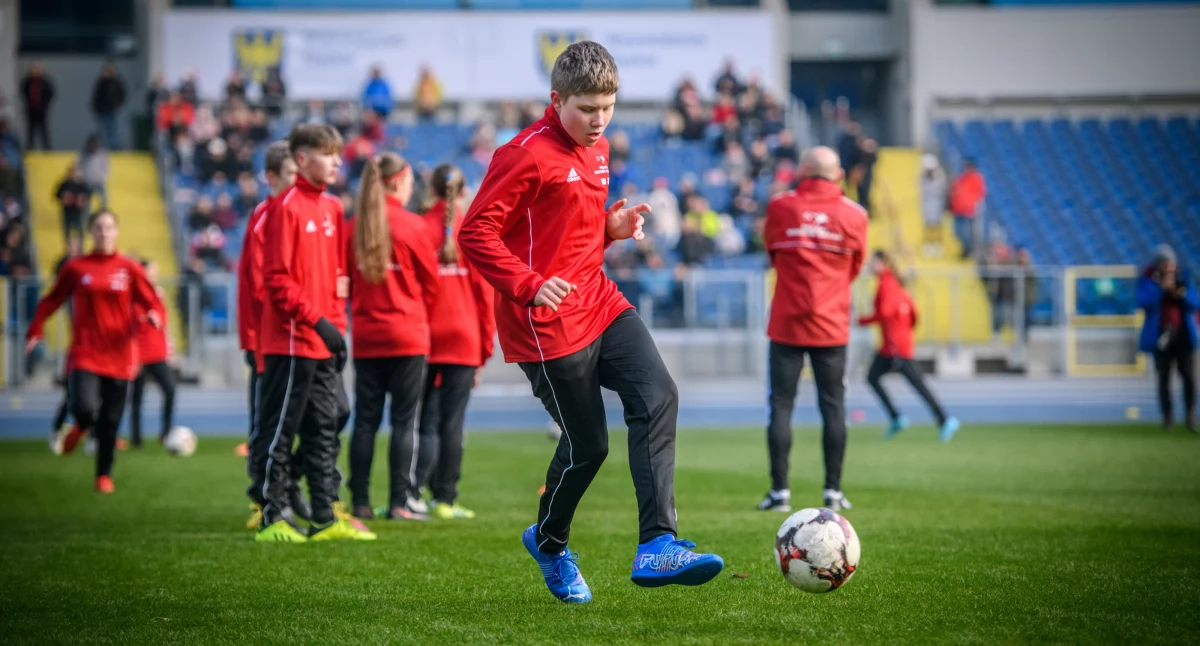 Informator gospodarczo reklamowy, Jakie korzyści niesie udział obozach sportowych dzieci - zdjęcie, fotografia