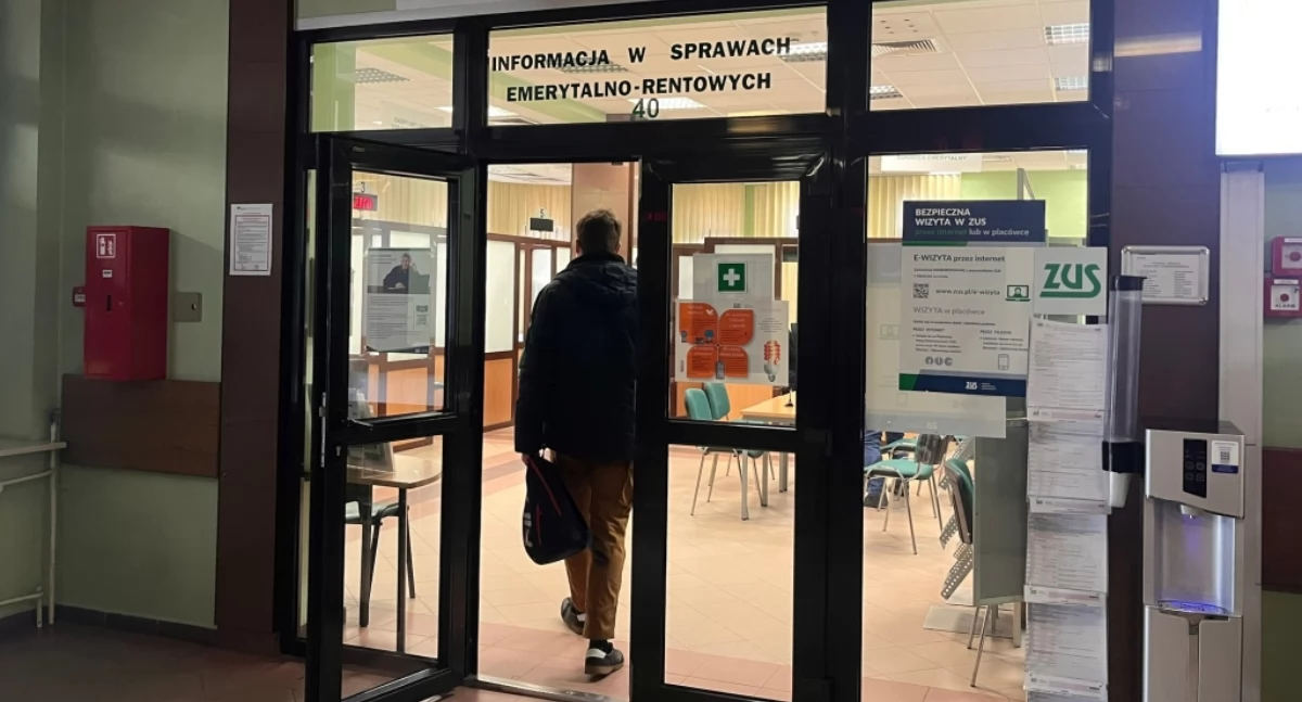 INFORMATOR, Dorabiający wcześniejsi emeryci renciści muszą poinformować końca lutego - zdjęcie, fotografia