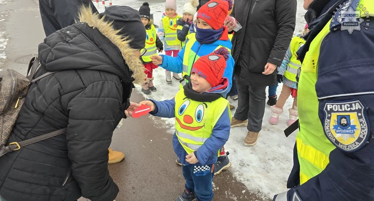 EDUKACJA, Policyjne walentynki Serduszka dobre zachowanie - zdjęcie, fotografia