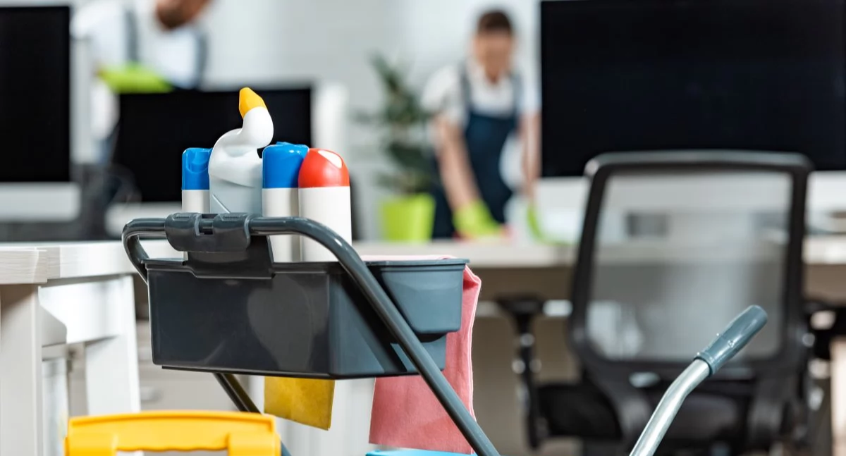 Informator gospodarczo reklamowy, planować sprzątanie biurze Efektywne podejście utrzymania czystości higieny miejscu pracy - zdjęcie, fotografia