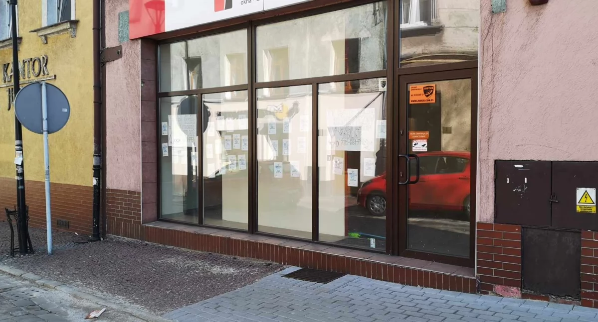 NEWS, rynku otwiera lokal usługowy - zdjęcie, fotografia