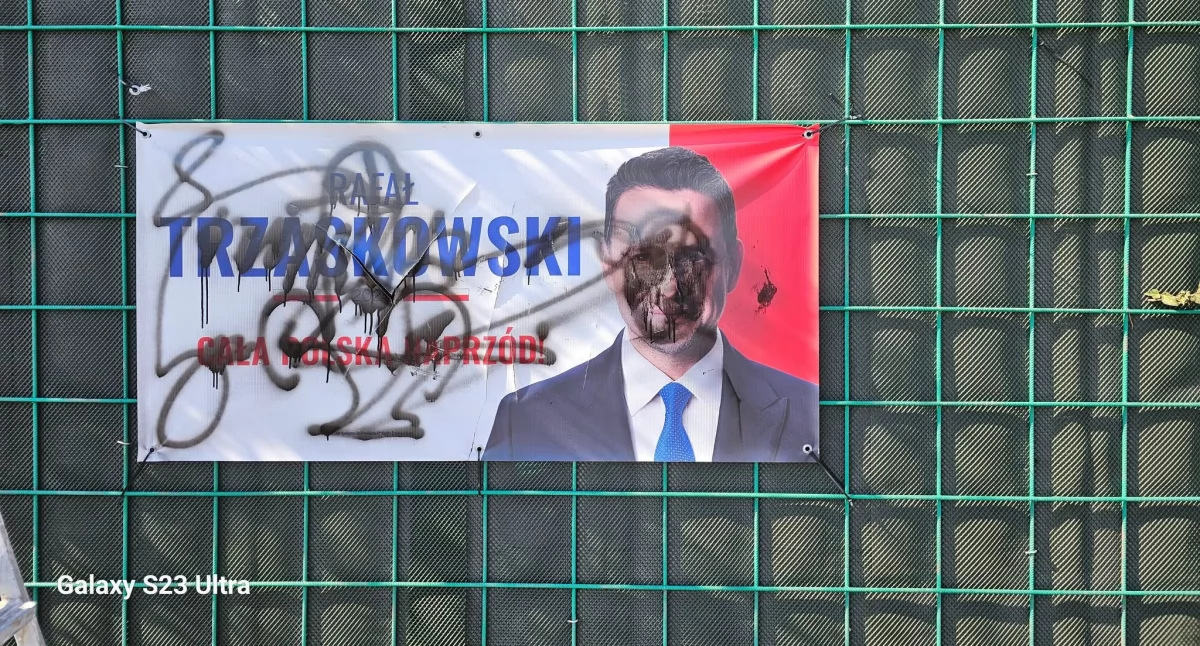 NEWS, Pierwsze banery wyborcze pierwsze dewastacje - zdjęcie, fotografia