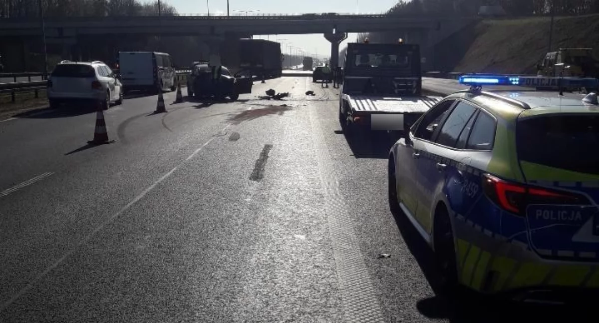 Wypadki drogowe, Zderzenie samochodów autostradzie - zdjęcie, fotografia