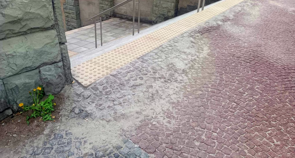 NEWS, Naprawili chodnik przejściu podziemnym - zdjęcie, fotografia