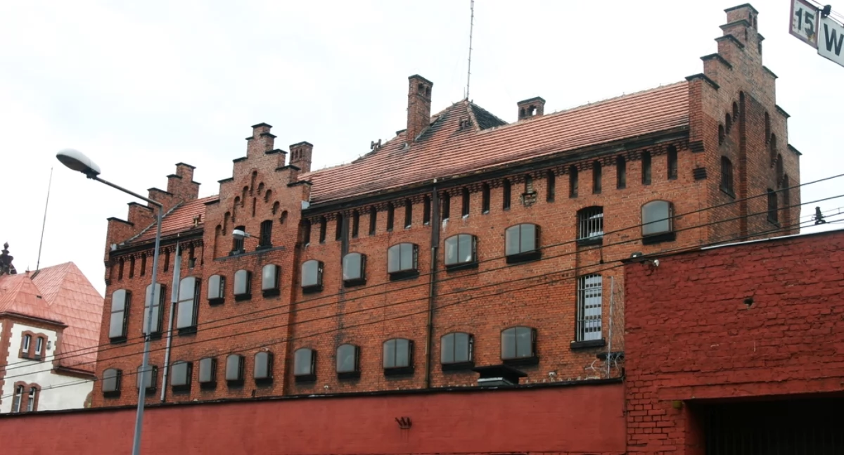 Kronika kryminalna, wytrzymał presji zgłosił policję poszukiwany całym kraju - zdjęcie, fotografia