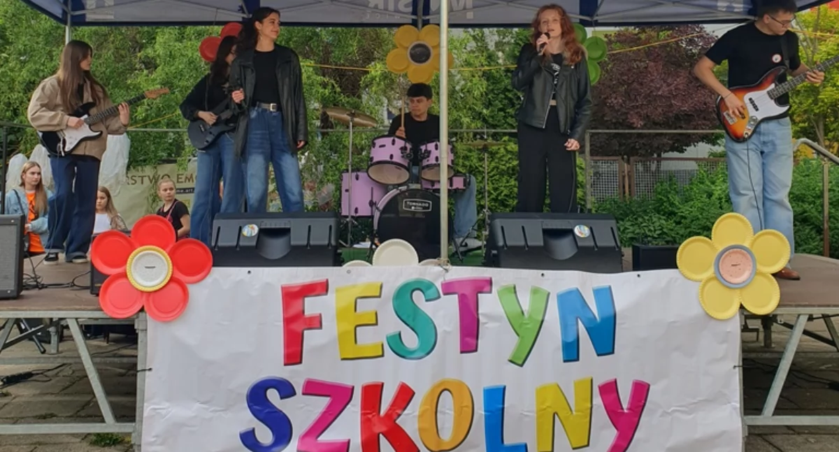 EDUKACJA, Tanecznie śpiewająco festynie - zdjęcie, fotografia