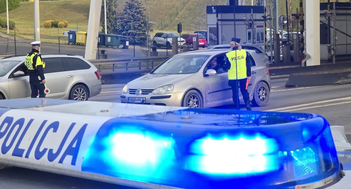 Kronika kryminalna, Policyjna akcja bramkach autostradzie wszyscy kierowcy trzeźwi - zdjęcie, fotografia