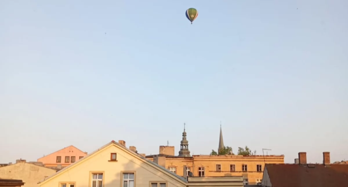 NEWS, Balon rozgrzane powietrze krążył Mysłowicami mobilne laboratorium - zdjęcie, fotografia