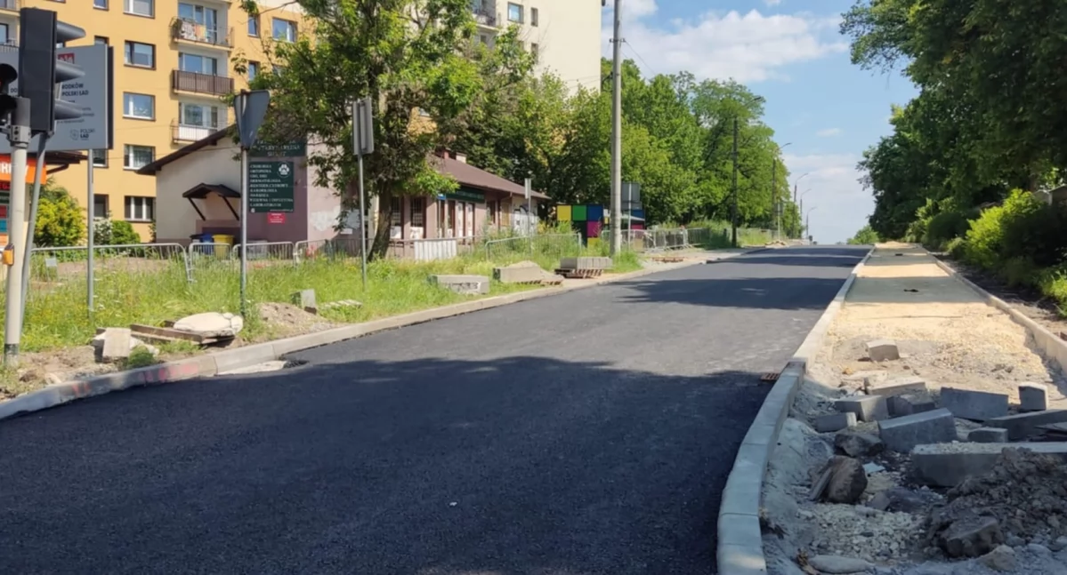 NEWS, Asfalt położony Kolejny odcinek Armii Krajowej przejezdny - zdjęcie, fotografia