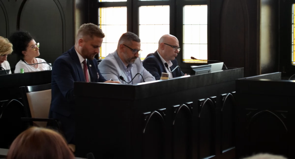 SAMORZĄD, Prezydent Dariusz Wójtowicz absolutorium wotum zaufania - zdjęcie, fotografia
