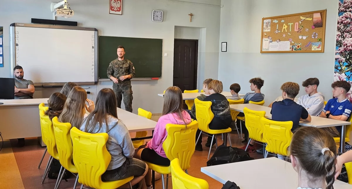 EDUKACJA, Lekcja patriotyzmu w SP2 - zdjęcie, fotografia