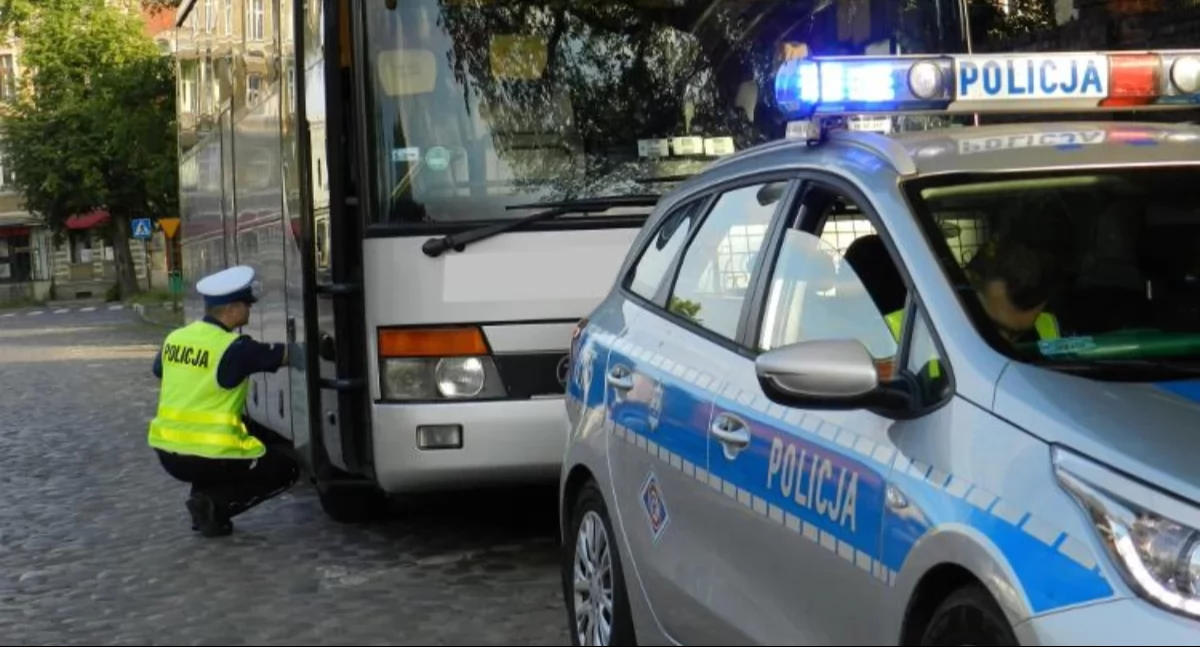 NEWS, Kontrole autokarów przed wyjazdami Gdzie Mysłowicach kontroluje autokary - zdjęcie, fotografia