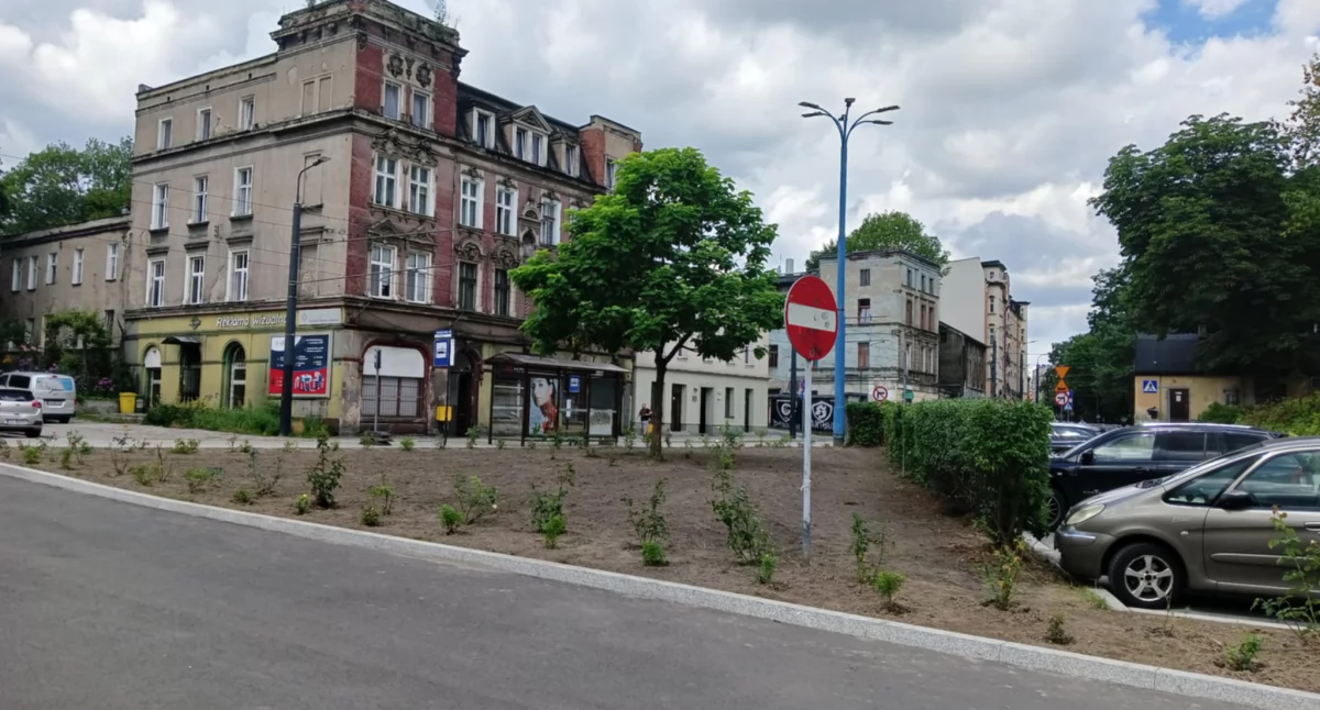 NEWS, Stare Miasto skwerek wyremontowanej ulicy pięknieje - zdjęcie, fotografia