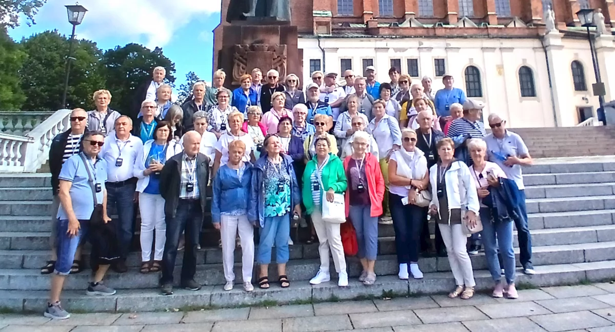 Rozrywka, Seniorzy Imielina zwiedzali szlak piastowski - zdjęcie, fotografia