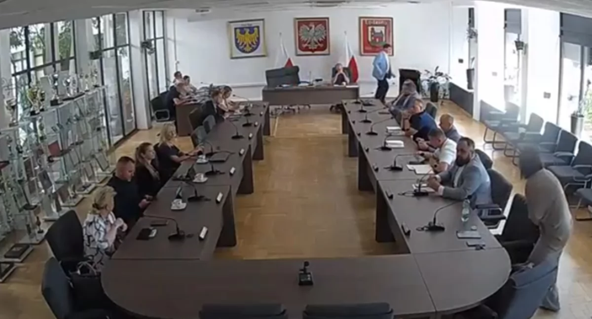 SAMORZĄD, Obradowała komisja rewizyjna - zdjęcie, fotografia
