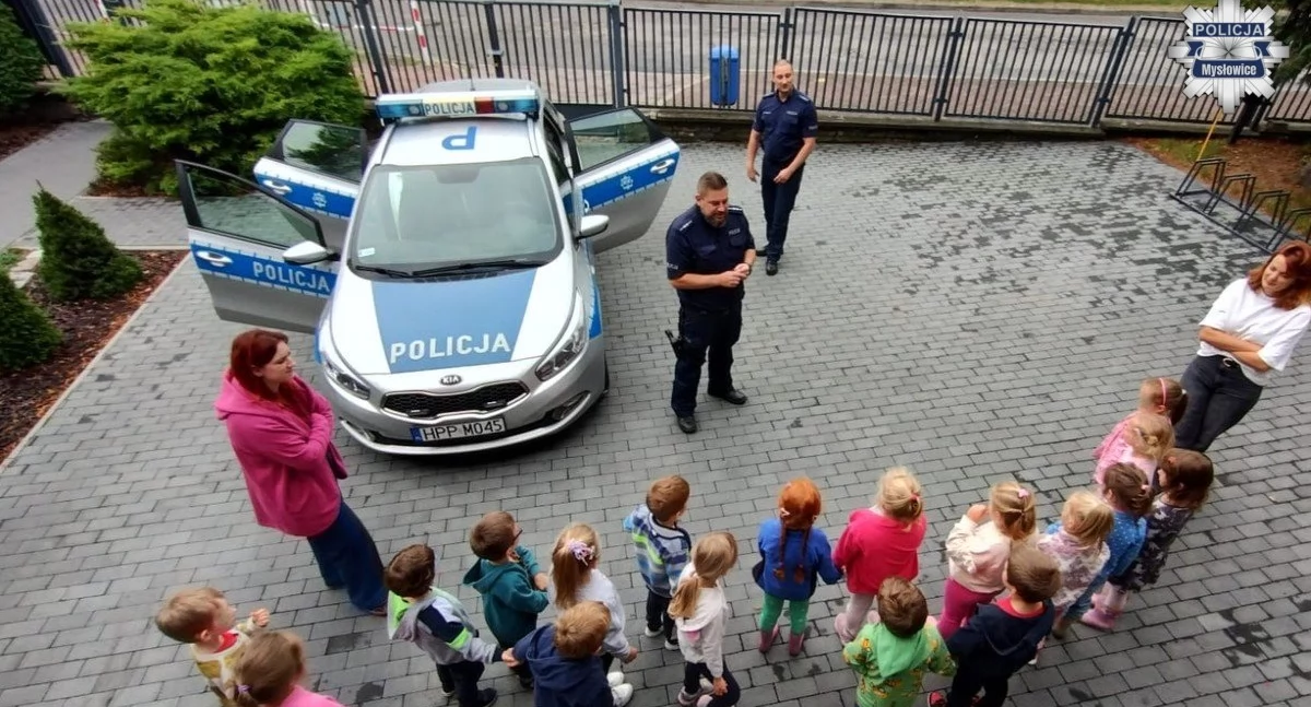 NEWS, Przedszkolaków odwiedził dzielnicowy - zdjęcie, fotografia