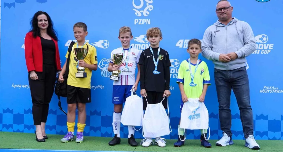 Piłka nożna, Wielkie gratulacje młodych sportowców Lędzin - zdjęcie, fotografia