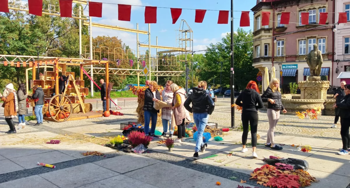 NEWS, Rynek Mysłowicach jesiennych barwach - zdjęcie, fotografia