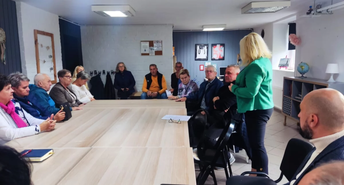SAMORZĄD, Mieszkańcy Ławek Wesołej przygotowują zadania - zdjęcie, fotografia