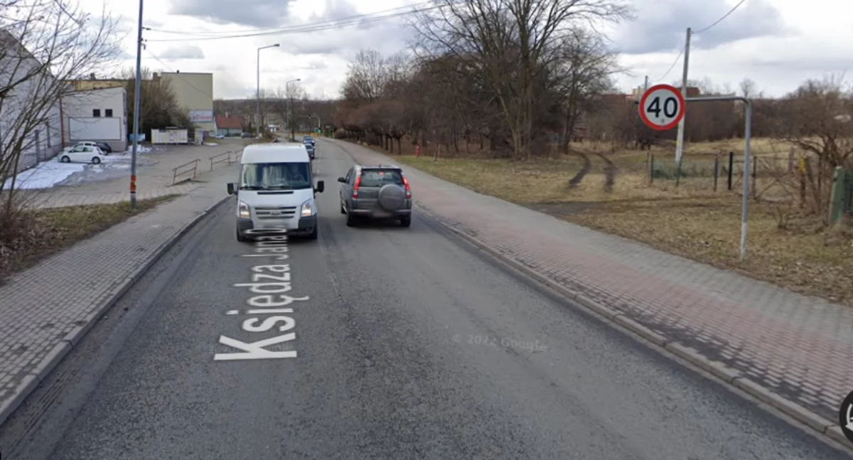Na ul. Dzierzonia kierowcy jeżdżą za szybko - skarżą się mieszkańcy. Fot. Google Maps