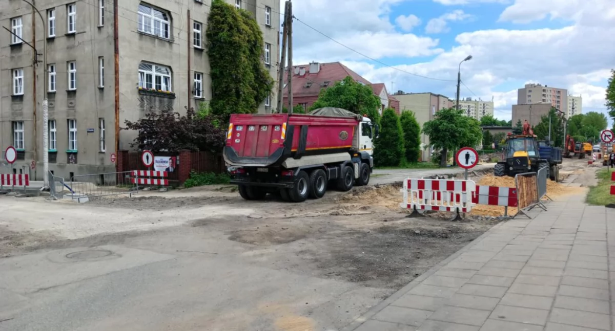 NEWS, Utrudnienia drogowe Centrum układanie nawierzchni asfaltowej - zdjęcie, fotografia