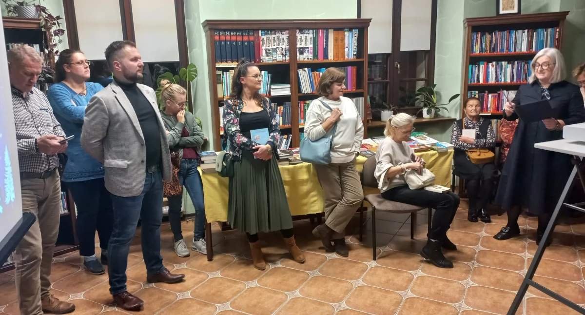 Wystawy, projekty, bibliotek Lędzinach - zdjęcie, fotografia