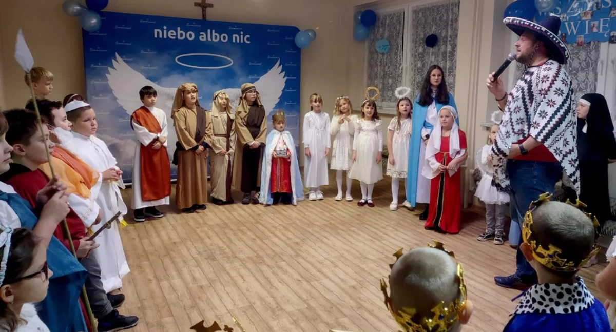 NEWS, Wszyscy święci bawili balach Kosztowach Wesołej - zdjęcie, fotografia