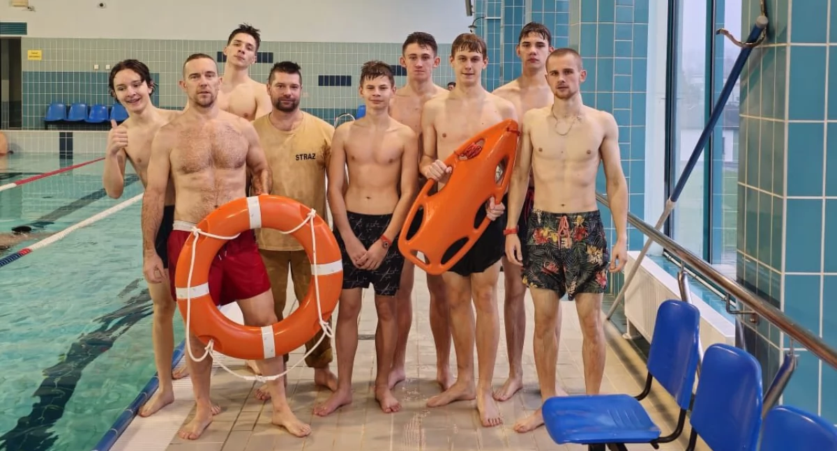 Pożary straż pożarna, Młodzi strażacy trenowali ratownictwo wodne - zdjęcie, fotografia