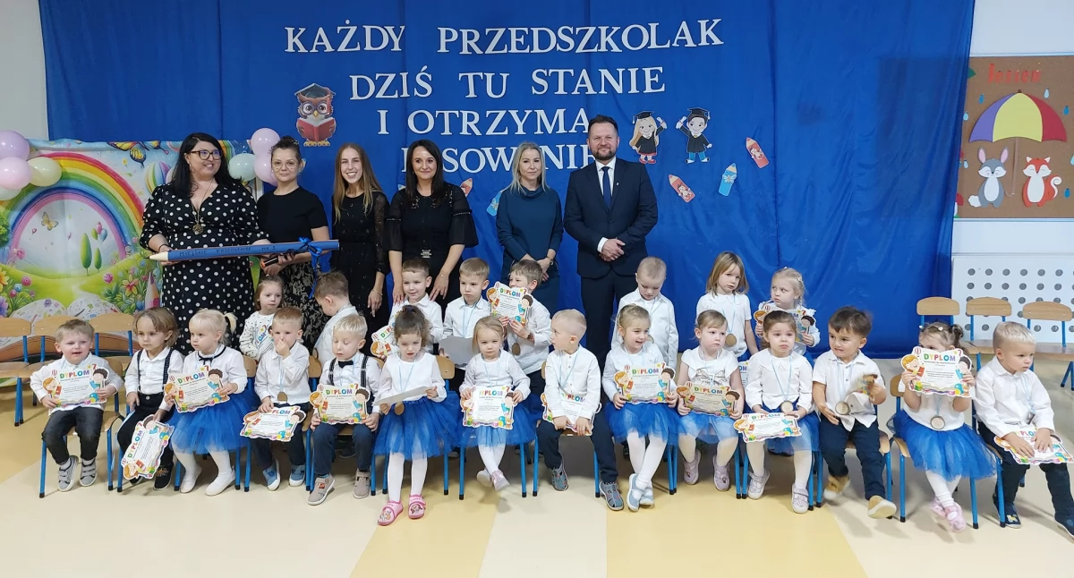 EDUKACJA, Uroczyste pasowanie przedszkolaka Miejskim Przedszkolu - zdjęcie, fotografia