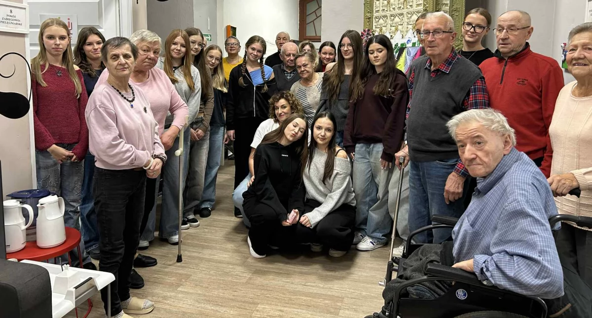 EDUKACJA, Międzypokoleniowe warsztaty wolontariatu okazji Seniora - zdjęcie, fotografia