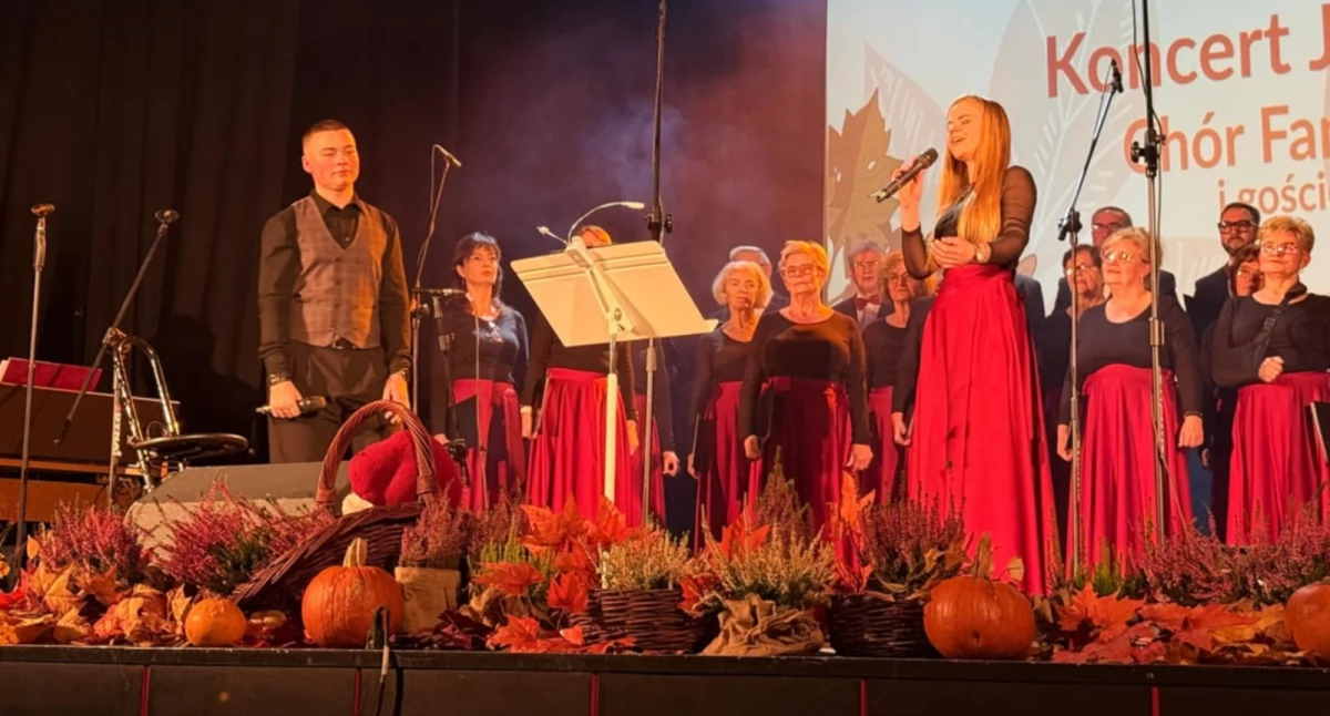 Koncerty i muzyka, Koncert jesienny chór Familia goście - zdjęcie, fotografia