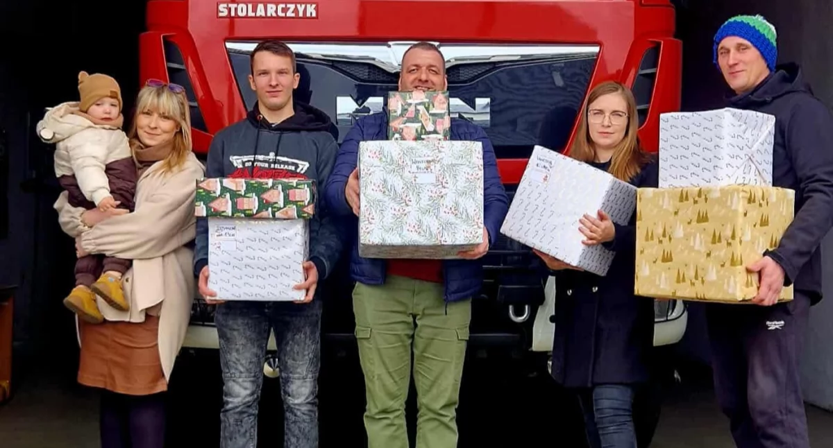NEWS, Magazyn Mikołajów zapełnia prezentami dzieci - zdjęcie, fotografia