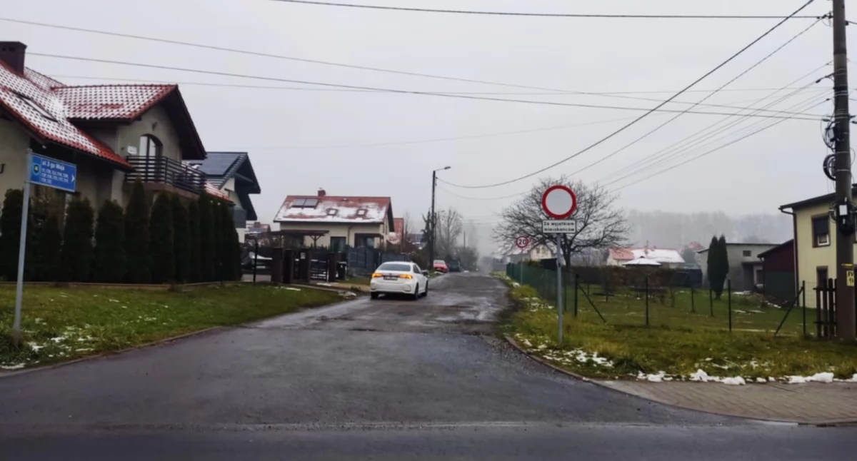 NEWS, Szlabany miejskiej drodze Wniosek mieszkańców trafił radnych - zdjęcie, fotografia