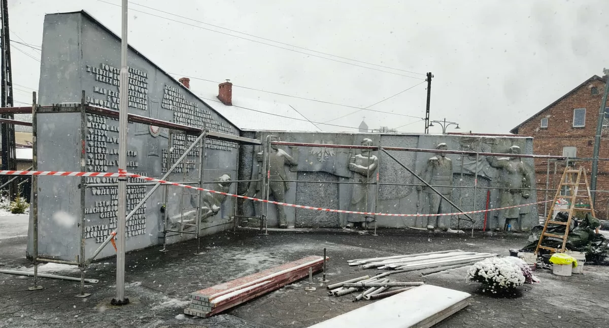 Historia, Pomnik Weteranów Powstań Śląskich przechodzi renowację - zdjęcie, fotografia