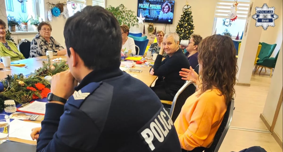 Komunikaty policji, rozpoznać reagować przemoc domową wśród seniorów - zdjęcie, fotografia
