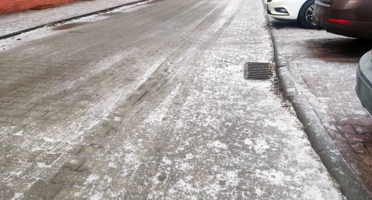 NEWS, Chodniki ulice pokryte lodem Uwaga! bardzo ślisko - zdjęcie, fotografia